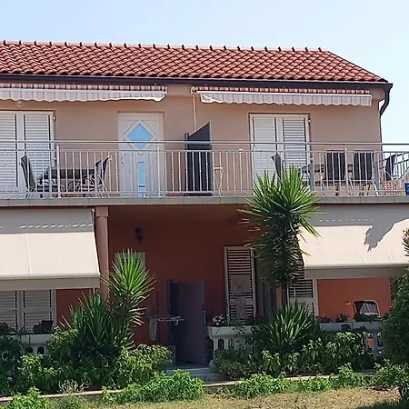Mendula Apartment